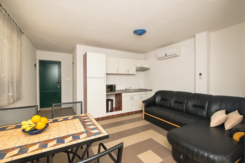 Apartment Afrika Makarska Exterior foto